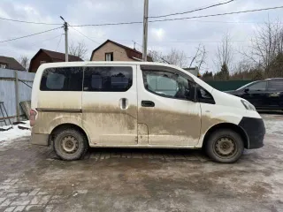 Nissan NV200 Vanette 2012 года, белый цвет. Двигатель HR16, мощность 109 л.с. (81.75 кВт), объем 1597 см³. Кузов № VM20025773, экологический класс 4. Максимальная масса 1925 кг, масса без нагрузки 1250 кг. Произведен в Японии.