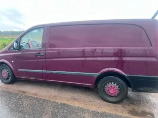 Mercedes-Benz VITO 2008 легковой автомобиль марки Mercedes-Benz, модель VITO, г.р.з 057BSD, VIN WDF63960313483709, 2008 г.в, бордового цвета, объем двигателя 2148 см3, мощность двигателя 85 kw, дизель, с комплектом ключей (1 шт.)