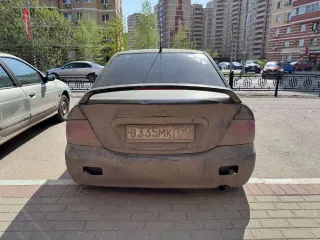 Автомобиль марки Mitsubishi, модель Lancer 1.6 2005 года выпуска, VIN номер: JMBSNCS3A6U002190, цвет: черный. Техническое состояние: проблема с прокладкой ГБЦ (требуется замена), аккумулятор сел из-за длительного простоя.