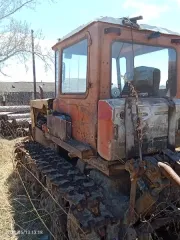 Трактор марки "МТЗ-82"; Тракторный прицеп без государственного знака; Трактор ДТ-75