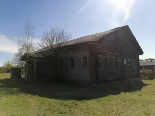 Здание школы № 2, кадастровый номер 29:01:220414:110, назначение: нежилое, этажность: 1, общей площадью 188,5 кв.м. с земельным участком, кадастровый номер 29:01:220414:265, категория земель: земли населенных пунктов, разрешенное использование: просвещение и образование, площадью 1894,0 кв.м. по…