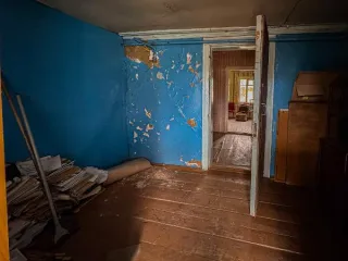 Нежилое помещение 38.2 кв.м, Орловская область, Кромской район, пгт Кромы, ул. Советская, д. 17. Этаж 1. Назначение: нежилое. Кадастровый номер: 57:09:0030305:254. Ограничения и обременения не зарегистрированы.