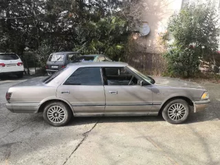 Автомобиль Toyota Crown, 1990 год, кузов LS131008926, серый.
