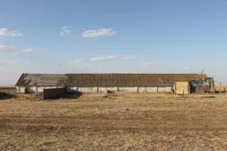 Мастерская, нежилое здание, кадастровый № 08:09:320101:1815, пл. 42,1кв.м.; 
Зерносклад, нежилое здание, кадастровый № 08:09:320101:1817, пл. 442,7кв.м.; 
Мастерская, нежилое здание, кадастровый № 08:09:320101:1818, пл. 25,5кв.м.; 
Столовая, нежилое здание, кадастровый № 08:09:320101:1819, пл…