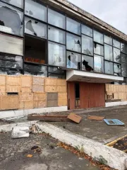 Нежилое здание 1562,7 кв.м и земельный участок 3114 кв.м, Ростовская область, Донецк. Нежилое здание площадью 1562,7 кв.м с кадастровым номером 61:50:0010202:48, местоположение: Ростовская область, г. Донецк, пер. Юго-Западное шоссе, д.1, с земельным участком площадью 3114,0 кв.м с кадастровым…