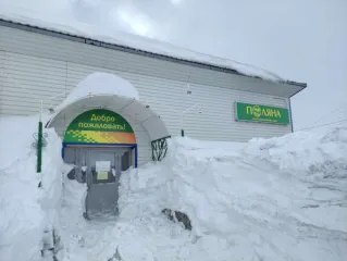 Земельный участок, нежилое здание магазина. Площадь участка 1247 кв. м. Местонахождение установлено относительно ориентира, расположенного в границах участка. Ориентир — здание магазина. Почтовый адрес ориентира: Республика Коми, г. Воркута, ул. Комарова, дом 15, кад. № 11:16:1701006:42. Площадь…