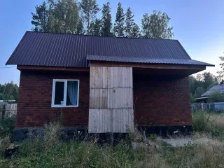 Дом 96,9 кв.м. и земельный участок 1000 кв.м. в Свердловской обл. Дом, площадью 96,9 кв.м., с кадастровым номером: 66:42:0201003:2799, расположенный на земельном участке, площадью 1 000 кв.м., с кадастровым номером: 66:42:0201003:1467, по адресу: Свердловская область, г. Заречный, кв-л Соловьиная…