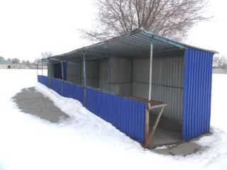 Торговые прилавки 44 штуки, киоски открытые 11 штук. Ознакомление с имуществом осуществляется по заявке по тел. 89048159915 или эл. адресу: chesaserg@mail.ru.