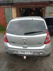 Dacia Sandero 2009 года, серебристый, VIN: UU1BSDBNH41395213, ПТС: 35УВ 928060, госномер: Е596ТС35, мощность 75 л.с. (55 кВт), объем двигателя 1149 см³, бензиновый двигатель.