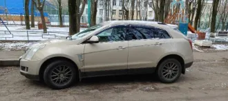 Cadillac SRX 2011 года, модель GMT 166 (SRX). VIN: XWFFN9EY1B0001651, госномер У726ТН62. Не работает отопитель (печка), царапины и ржавчина на кузове, перегорела лампочка ближнего света в правой фаре, повреждение заднего бампера, трещина на лобовом стекле в зоне солнцезащитных козырьков. Находится…