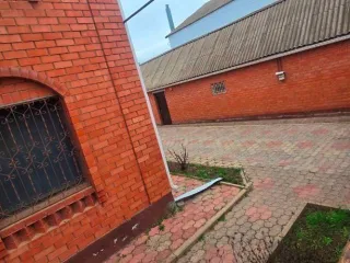 Дом 238,5 кв.м, гараж 66,8 кв.м и земельный участок 698 кв.м в Элисте. Земельный участок кадастровый номер 08:14:030209:135, площадью 698 кв.м, земли населенных пунктов, для индивидуального жилищного строительства, адрес Республика Калмыкия, г. Элиста, ул. Сяяхн Тенгр, д. 24. Вид права…